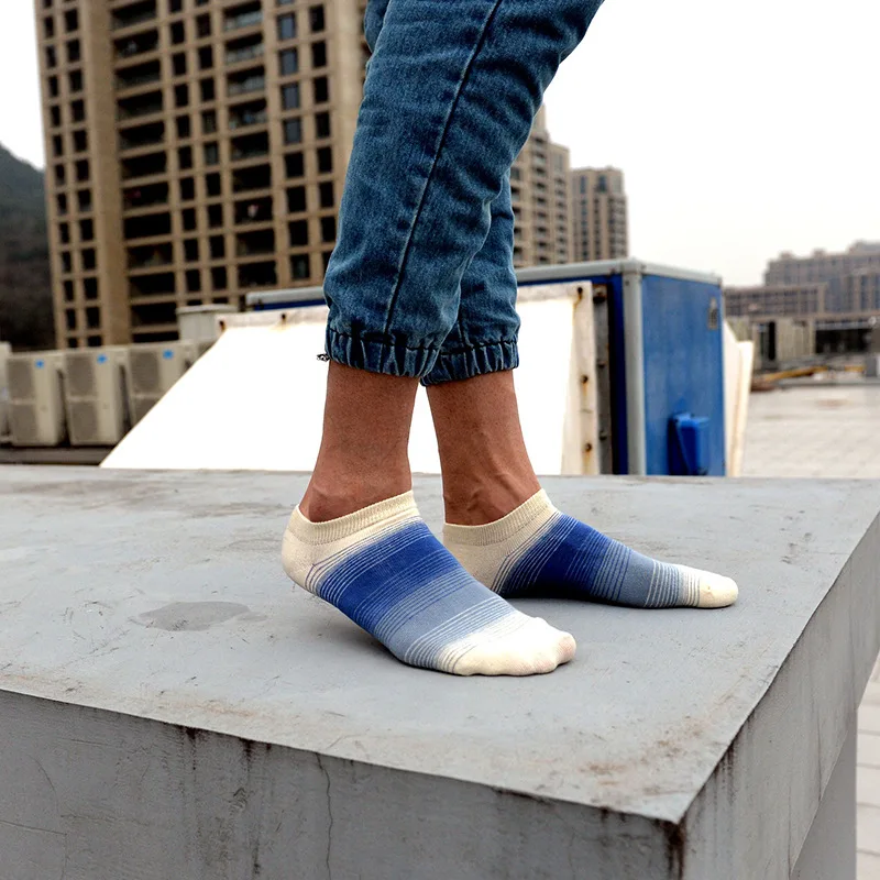 2016 дешевые продукты свободного покроя мужчины носки с хлопок градиент рампы