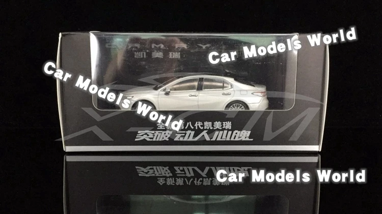 Литая модель автомобиля для всех новых Camry 1:43(белый)+ маленький подарок