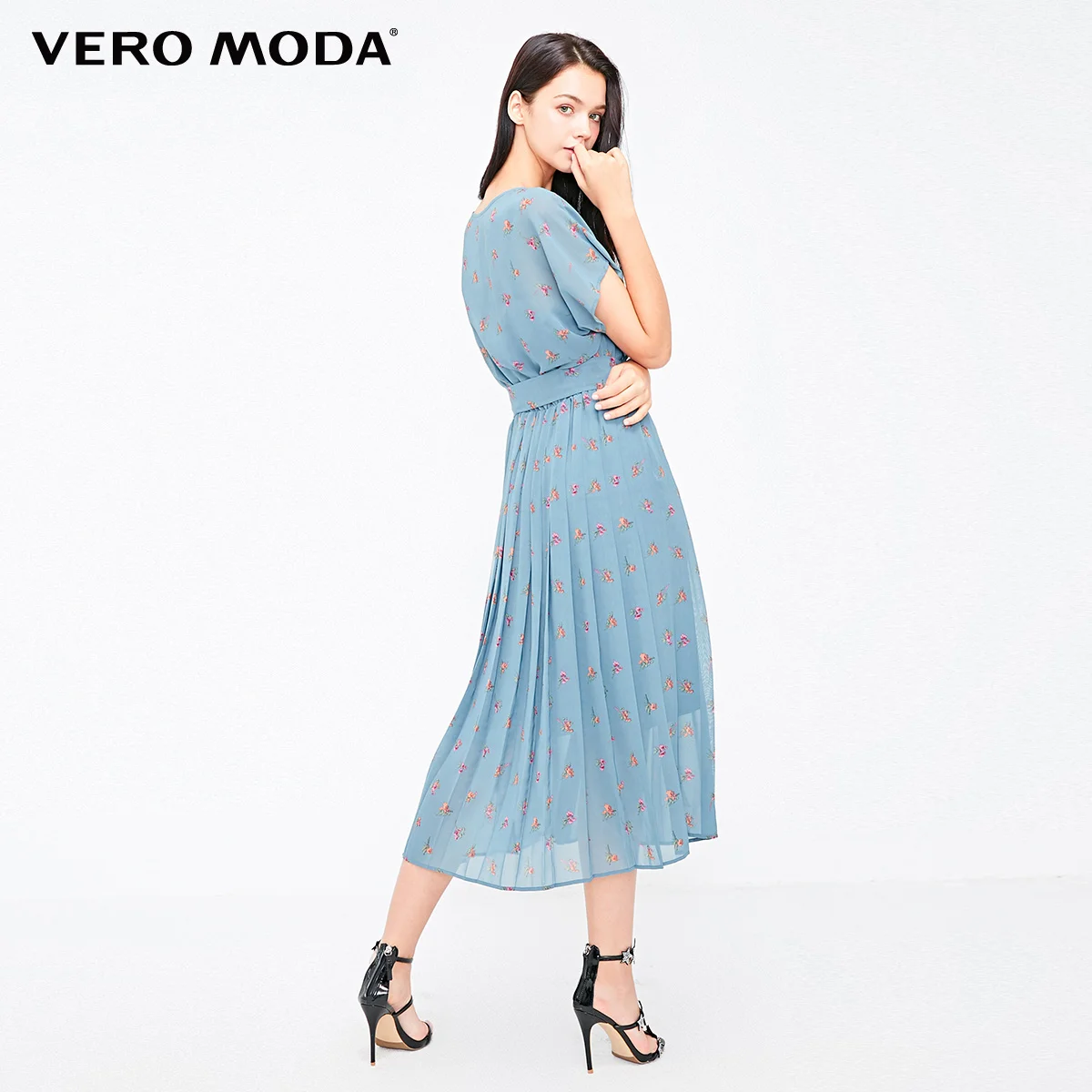 Плиссированное летнее пляжное платье с цветочным рисунком Vero Moda | 31837B507