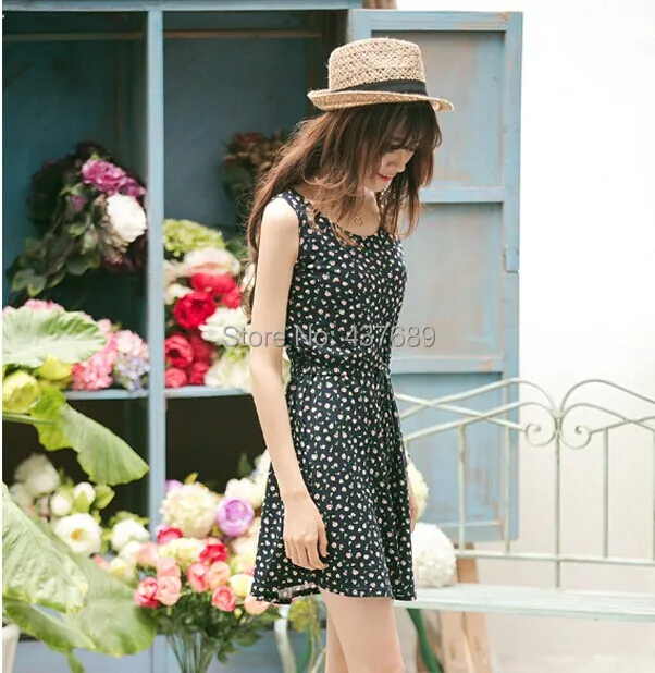 Женское летнее платье жилет без рукавов повседневное базовое с цветочным