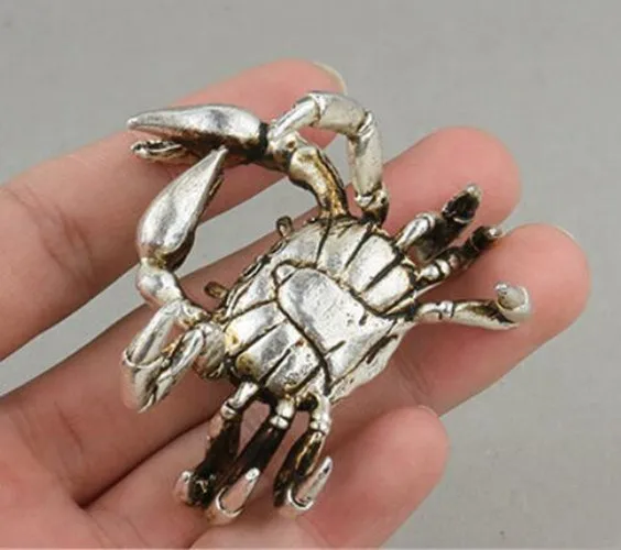 

China 's old Miao silver carving the patron saint of the vivid crab