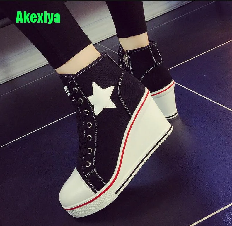 Женские кроссовки-столбики коллекция 2019 года модная обувь на танкетке платформе