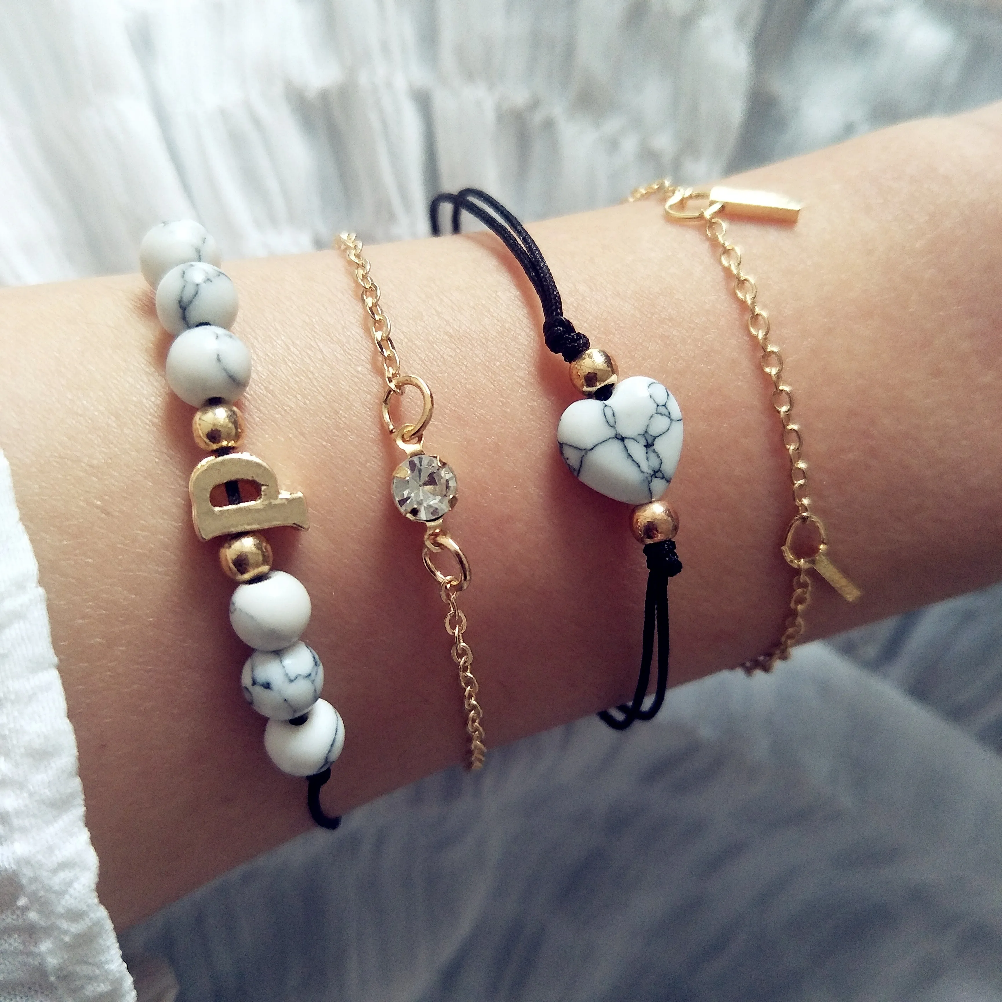 4 шт./компл. простые женские браслеты Топ белого цвета с сердечками и Letterd черный