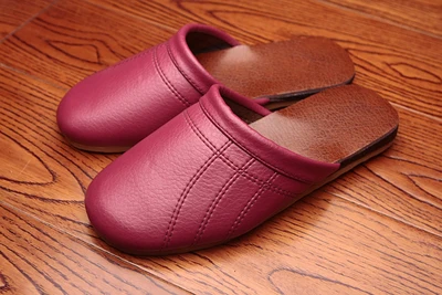 Rose Red Однотонные кожаные домашние тапочки для пары; сезон весна-осень; нескользящая мягкая и теплая Домашняя обувь для мужчин и женщин - Цвет: Rose Red