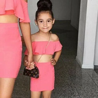 Girl Pink Одинаковые комплекты для семьи; комплекты одежды для девочек; костюм; кроп-топ с открытыми плечами и рюшами; летняя юбка-карандаш; модная однотонная одежда - Цвет: Girl Pink