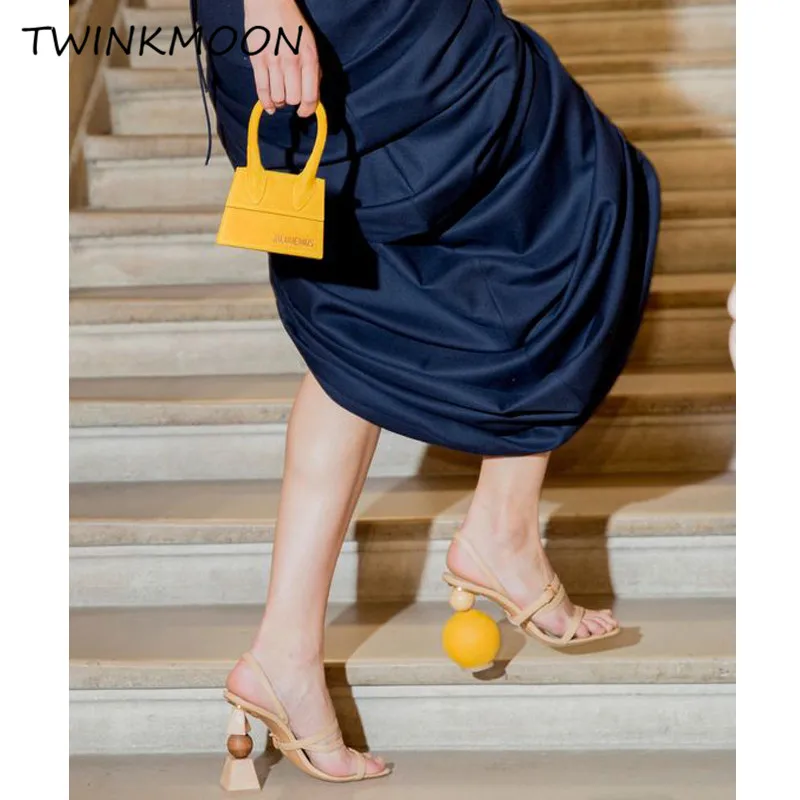 Женские сандалии гладиаторы на высоком каблуке с геометрическим рисунком