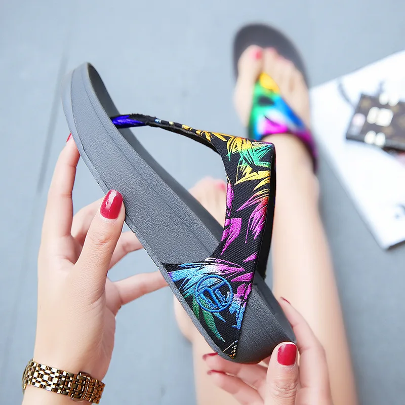 Новейшая модель женские разноцветные сандалии для улицы крутая летняя пляжная