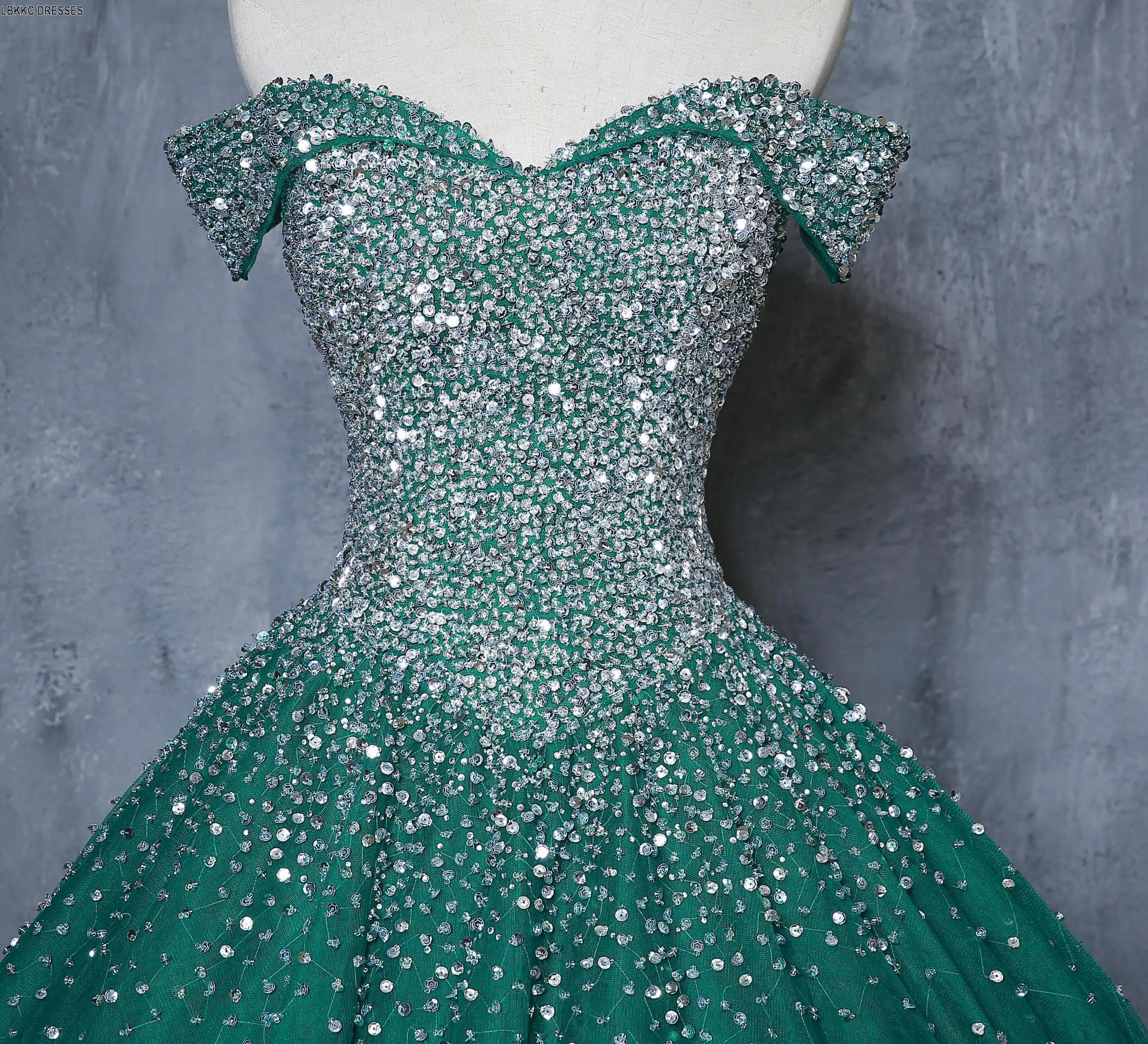 Бальное платье с открытыми плечами для выпускного вечера бисером Большие