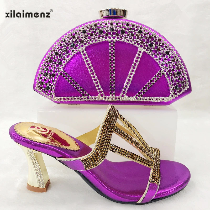 Комплект из туфель и сумочки в нигерийском стиле фиолетового цвета