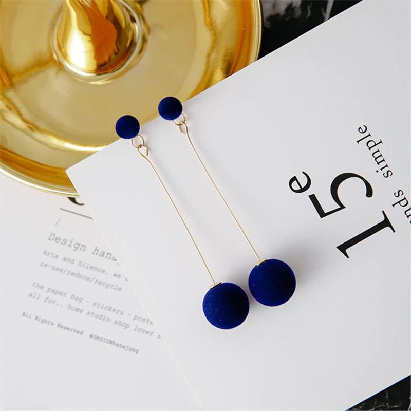 Мода красный черный плюшевый шар Висячие серьги для женщин Корея личности