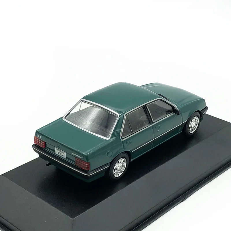 Коллекция демонстрационная модель из бутика 1/43 Классическая CHEVROLET MONZA 1988 литье
