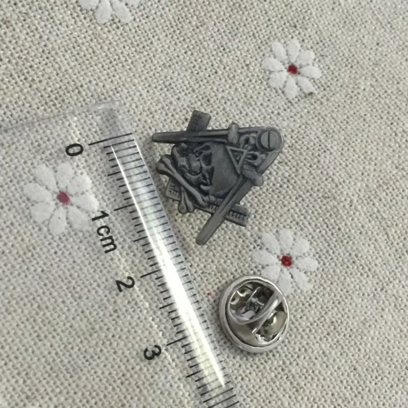 

100pcs Freemasonry Masons Pins Badge Masonic Exchange Skull and Crossbones Widow's Son Square and Compass Freemason Lapel Pin