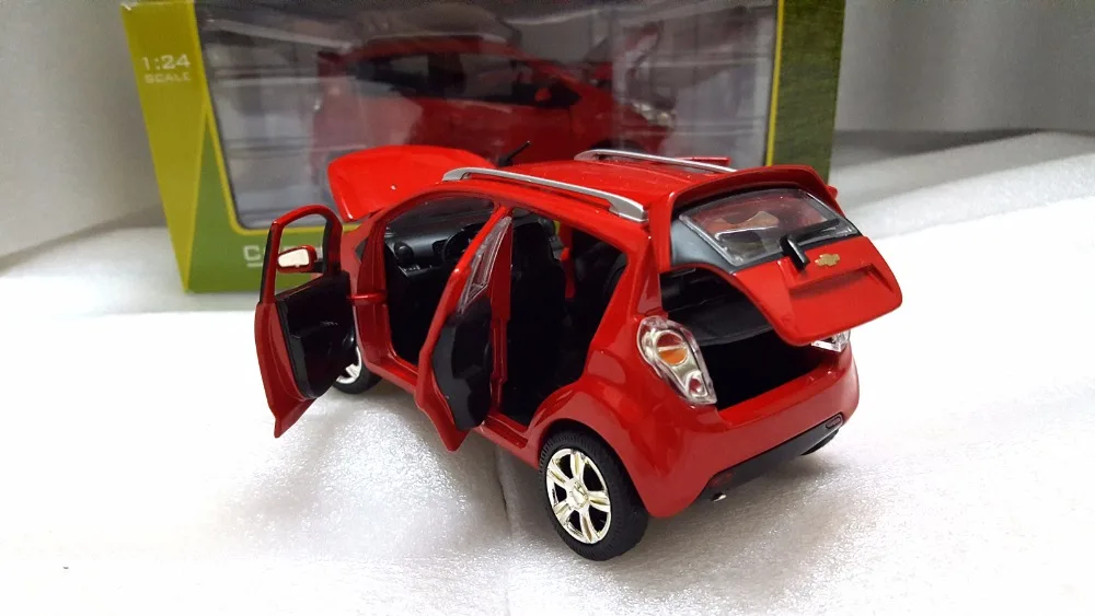 1:24 литая под давлением модель для Chevrolet Chevy Spark Red Minicar сплав игрушечный автомобиль миниатюрная Коллекция подарков