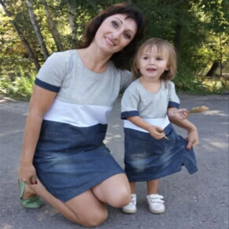 Платья для мамы и дочки; Одинаковая одежда для мамы и дочки; джинсовое платье для мамы и дочки; одежда для всей семьи; платье для девочек
