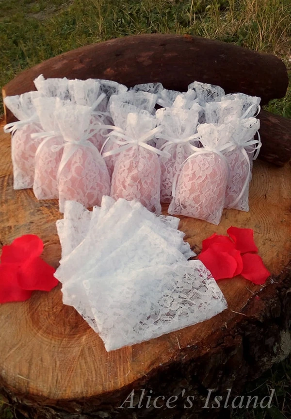 

50pcs/lot White Lace Wedding Gift Bags Baby Shower Anniversary Favor Gift Bags Wedding Memento with white ribbon