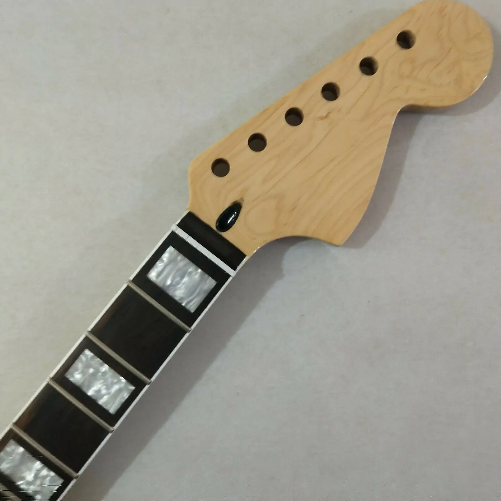 

22 frets Maple Neck Rosewood Fingerboard for ST style Electric Guitar neck Gloss