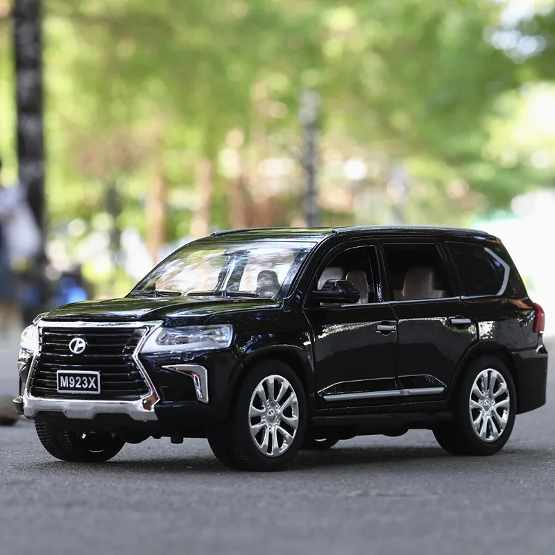 Модель автомобиля из сплава 1:24 модель внедорожника литая 6 дверей звук