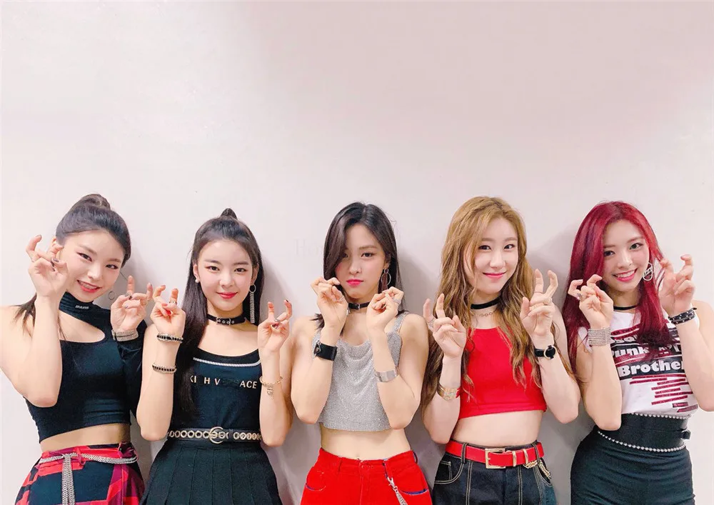 Армейский зеленый ITZY Kpop плакаты корейские певцы белая бумага с покрытием печатает четкое изображение украшения дома - Цвет: Армейский зеленый