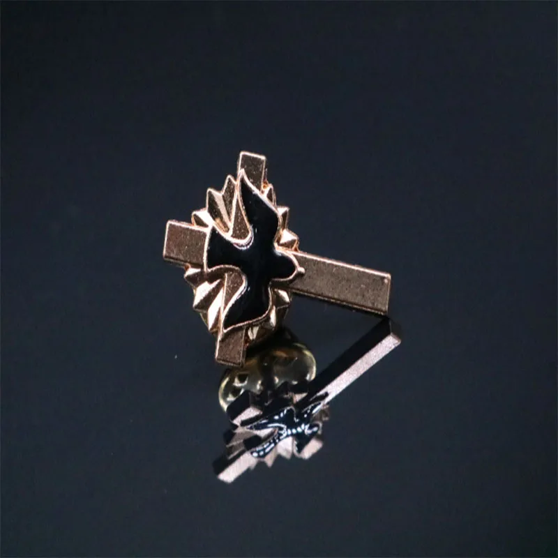12 элементов католического Креста и мир оформления. Брошь с изображением Иисуса