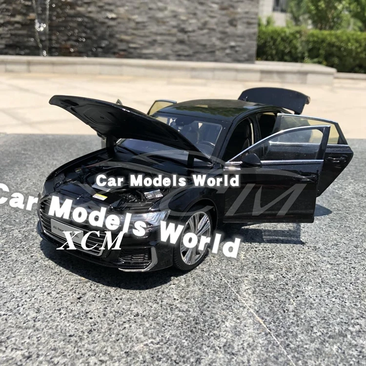 Литая модель автомобиля для всех новых A6L 1:18(черный)+ маленький подарок