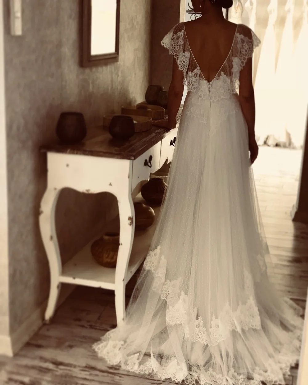 

Vintage Lace Wedding Dress Backless Short Sleeve Applique Lace Tiers Beach Country Cheap Bridal Gowns