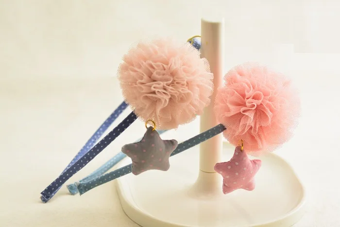 Бутик 10 шт. мод милый Театрализованное Тюль помпон повязки на голову с принтом в