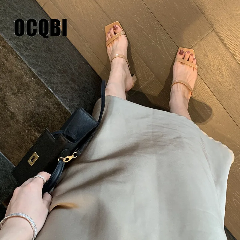 Женские шлепанцы без застежки на толстом квадратном каблуке летние уличные