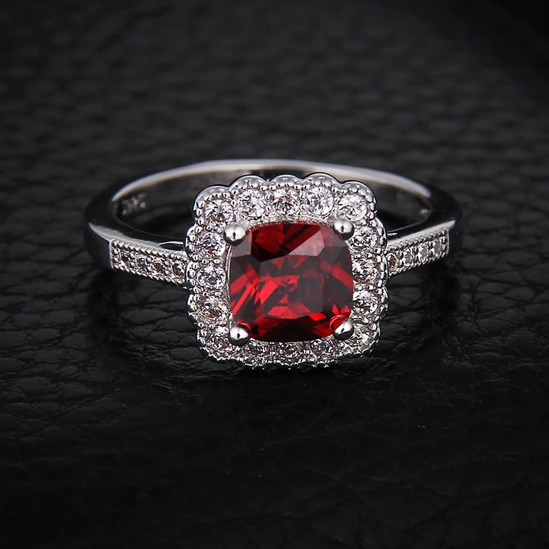 Кольца на средний палец с большим красным камнем блестящие Квадратные