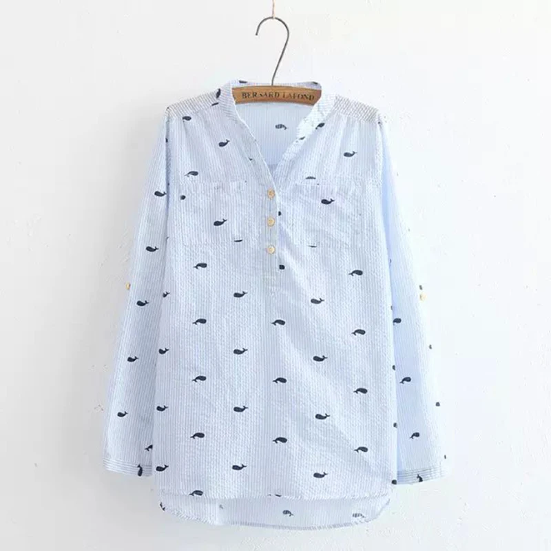 Блузка в полоску с v-образным вырезом и принтом Кита |