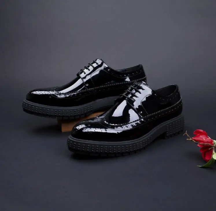

Carved brogue shoes men lace up smart casual shoes genuine patent leather flats platform height increasing shoes breathable shoe