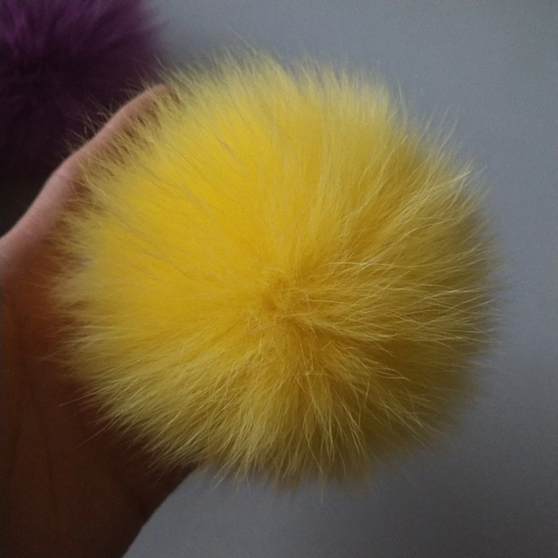 yellow 10 см натуральный Лисий мех помпон пушистая DIY зимняя шапка Skullies шапка вязаная шапка помпоны DEF008-seablue - Цвет: yellow