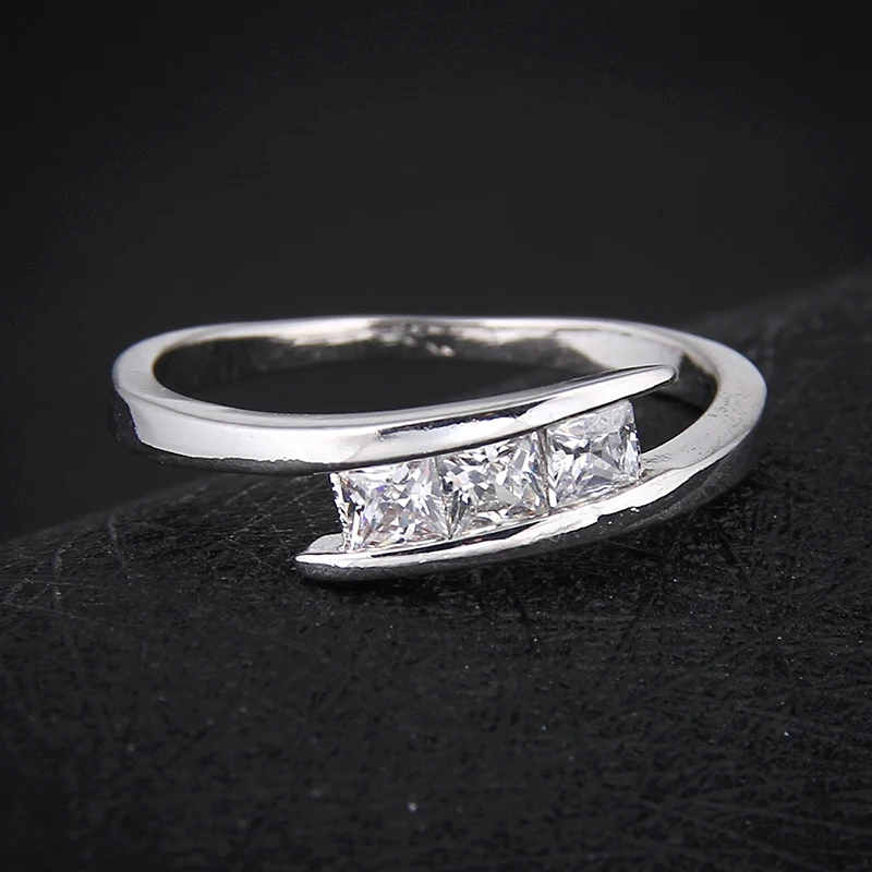 Простой дизайн обручальные кольца с кубическим цирконием для женщин белый