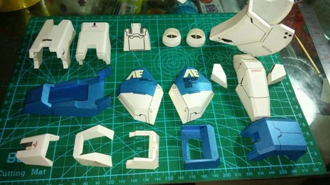 Новый бумаги Gundam модель 65 см высотой MBF P02 заблуждение красная рамка ( мг ver. ) 1:32