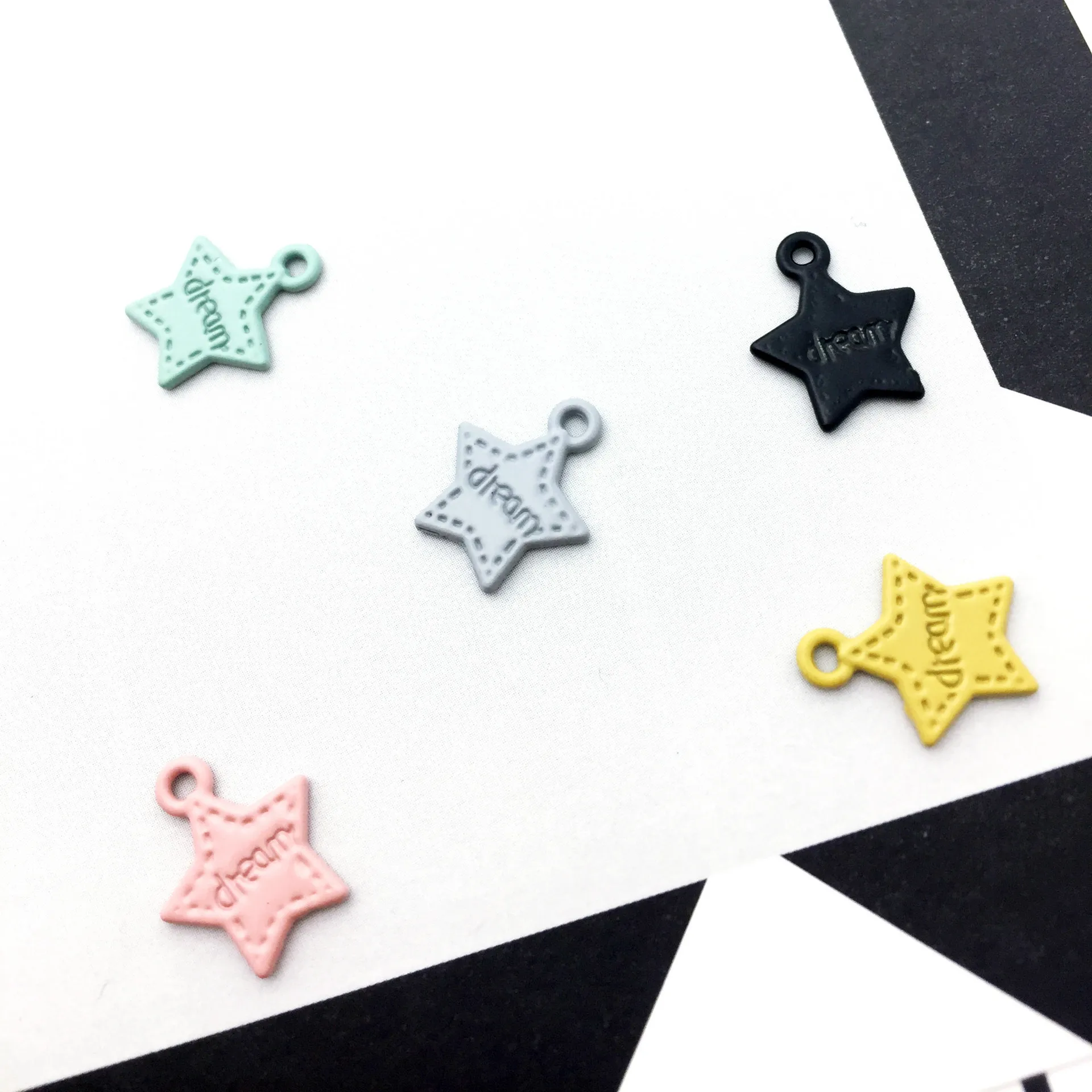

30pcs/lot New Stars Shape Charms Spray Paint Letters Dream Jewelry Making Accessories Charm Pendants