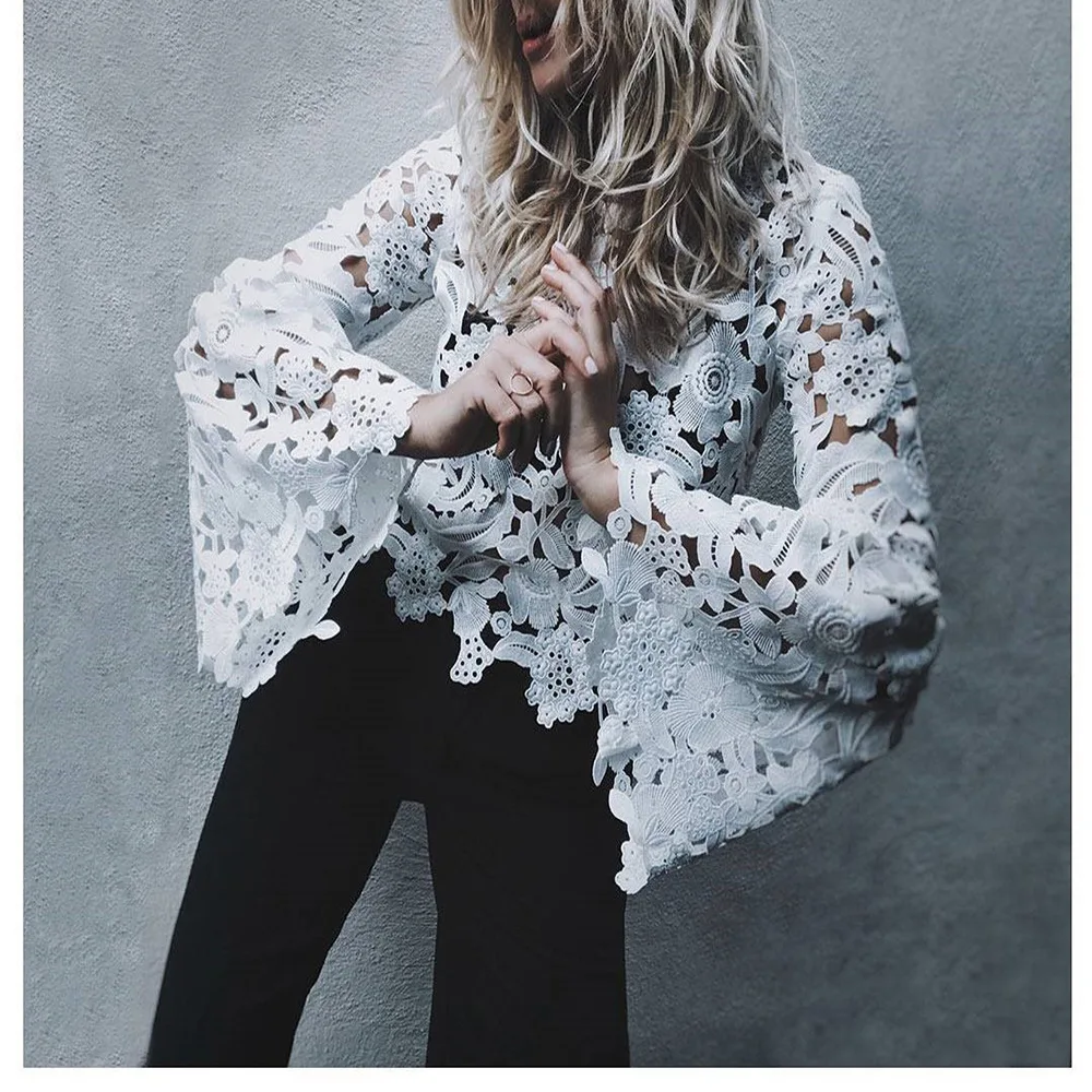 Женская кружевная блузка с расклешенным рукавом белая черная красная ажурная