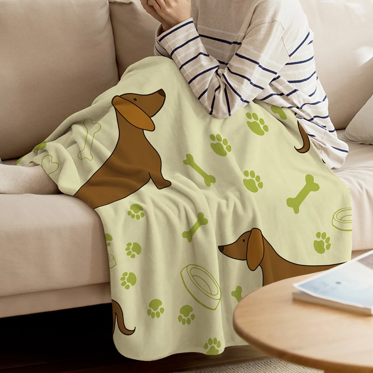 WARMTOUR Throw Blanket Cartoon Dog Pattern Throw Blanket Soft Warm Microfiber Blanket