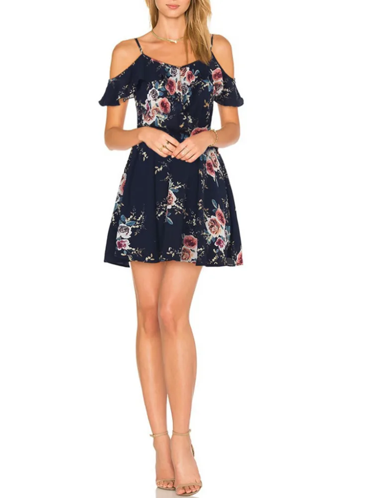 Летнее женское шифоновое платье с цветочным принтом белое оборками открытыми