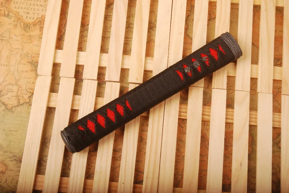 Прямой Tsuka черный шелк Ито и имитация Красной Rayskin сплава фучи Кашира подходит для