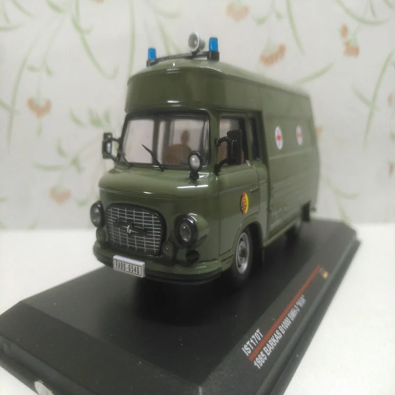 Винтажная военная машина скорой помощи 1/43 IST 170T BARKAS B1000 SMH 3 NVA 1985| |