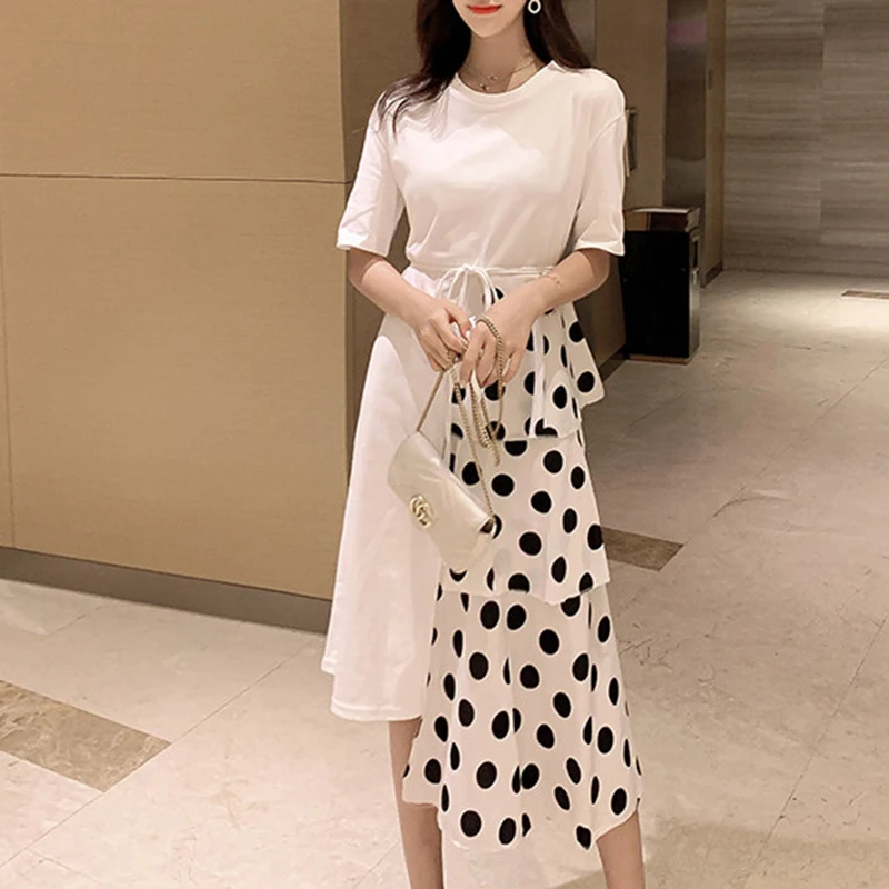 Черно-белое платье в горошек со вставками и поясом короткий рукав свободное