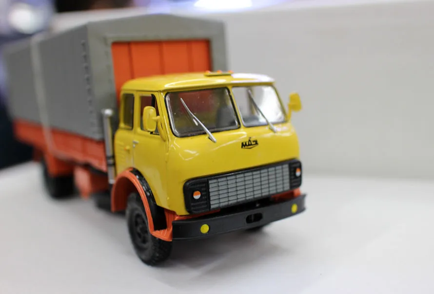 1/43 Новые Специальные Литые металлические 80-ые бывшие советские автомобили код винтажный фургон MAZ 516 домашний дисплей Коллекционная модель