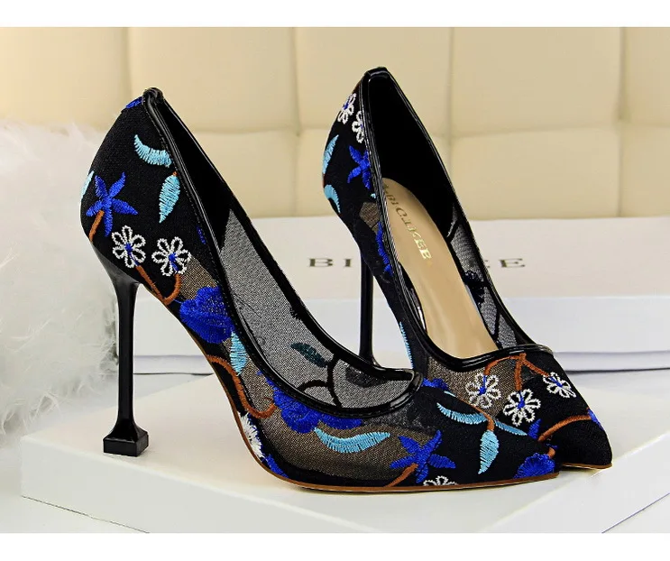 Women Pointed Toe Emboridery Lace Net Yarn High Heels Pumps Shoes Lady European Design Flowers Hollow Sexy Party Dress Stilettos