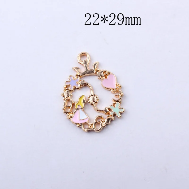 pink 10 шт. Алиса девушка цветочный венок Эмаль Подвески DIY браслет ювелирные изделия, кулон, с вырезами, с металлическим украшением, ювелирные аксессуары ‒ серёжки YZ131 - Окраска металла: pink