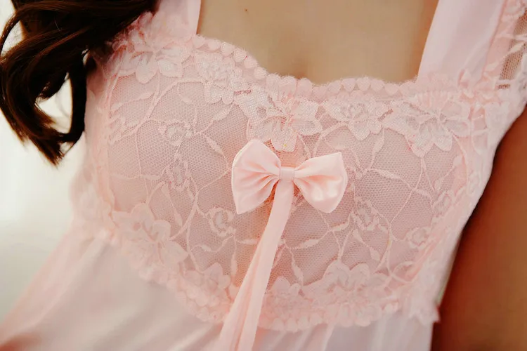 Летняя сексуальная ночная рубашка на бретельках с вышивкой красного цвета из