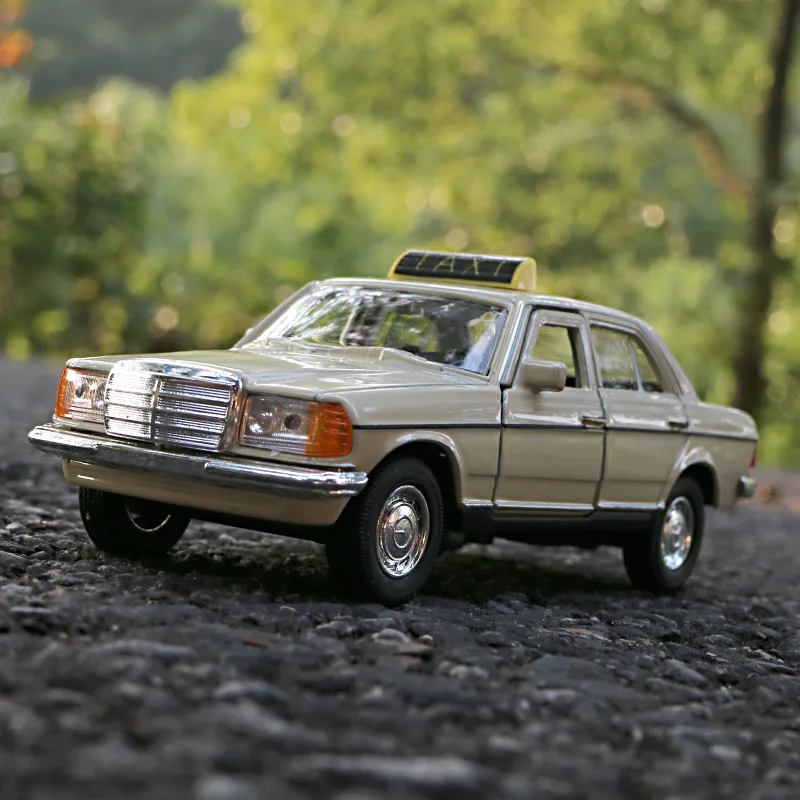 Бесплатная доставка модель автомобиля из сплава 1:36 игрушки для Benz W213 с функцией