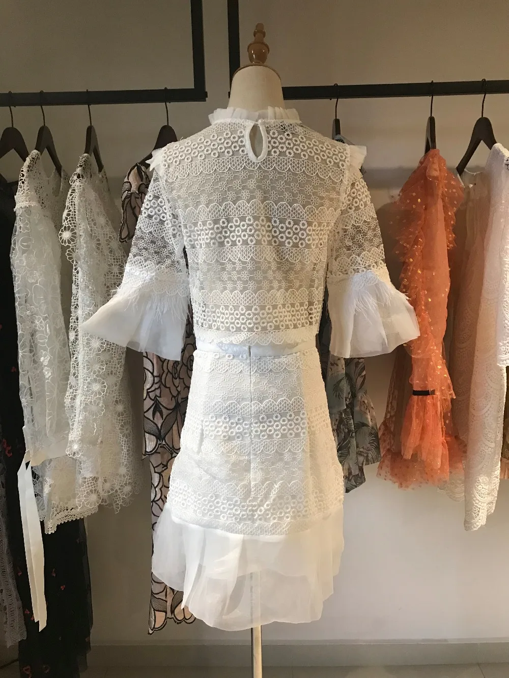2018 Новый Тайский Стиль Стенд шеи Цветочный рукавом See-through Кружева платье Для