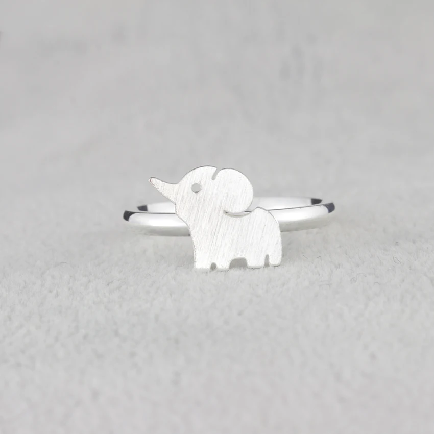 Уникальное резное кольцо на палец средней длины для женщин и девушек золотого