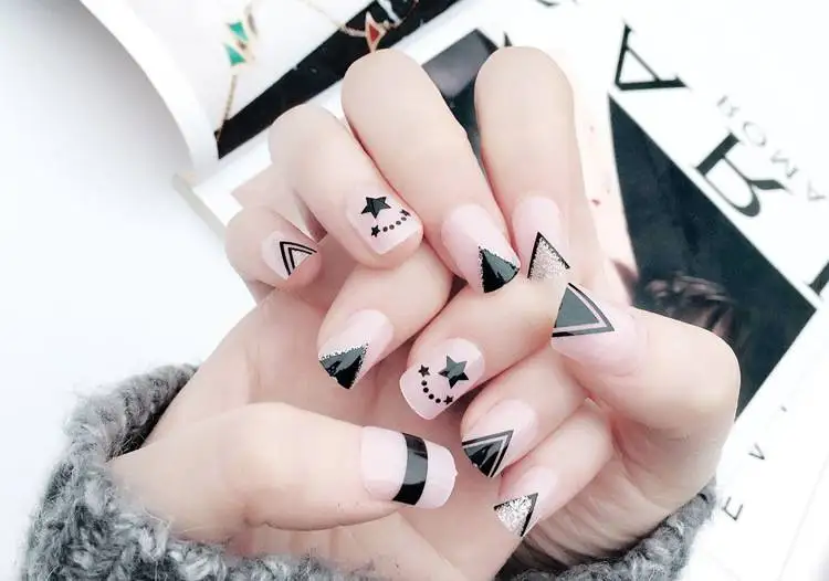 24 шт женские модные черные белые французские накладные ногти короткий размер геометрический принт полное покрытие треугольник звезда Блеск Искусственный гвоздь