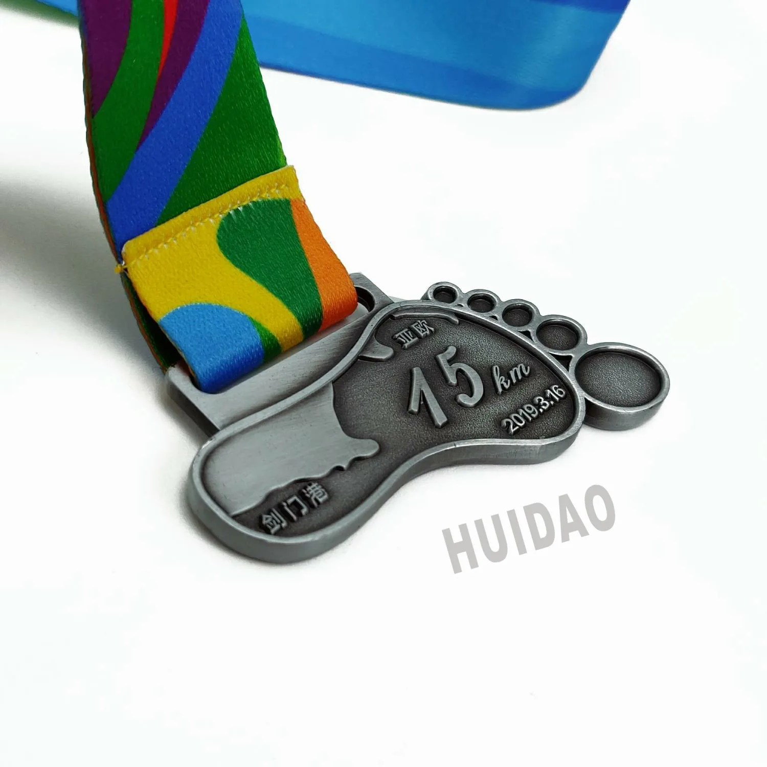 Custom Metal Medal with Plating Pewter Color 15KM Walk Shape of Foot Design | Дом и сад