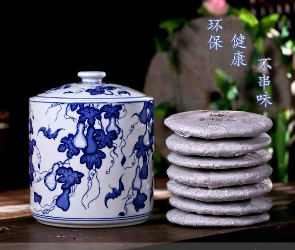 

Retail Chinese Hand Painted Blue And White Ceramic Storage Jar Pu'er Tea Caddy